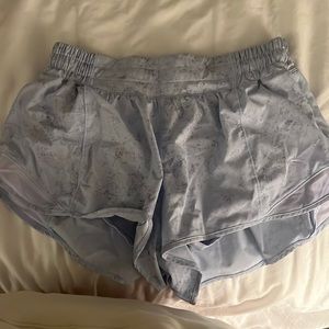 Lululemon Hotty Hot Short 2.5 Ice Blue Speckled Size 8